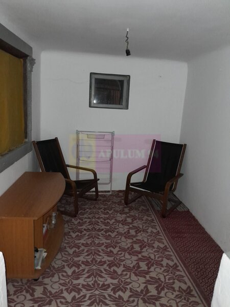 Branesti / IF - casa batraneasca din caramida cu teren de vanzare