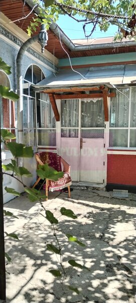 Branesti / IF - casa batraneasca din caramida cu teren de vanzare