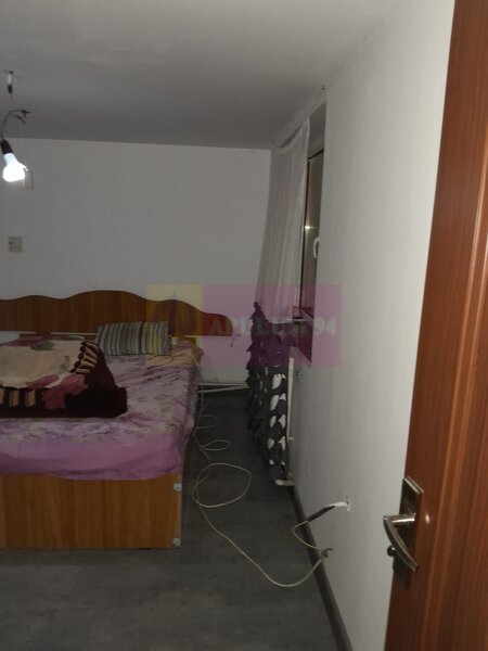 Branesti / IF - casa batraneasca din caramida cu teren de vanzare