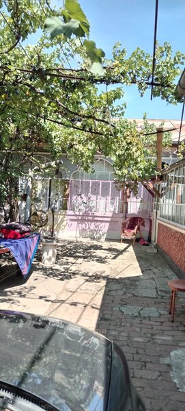 Branesti / IF - casa batraneasca din caramida cu teren de vanzare