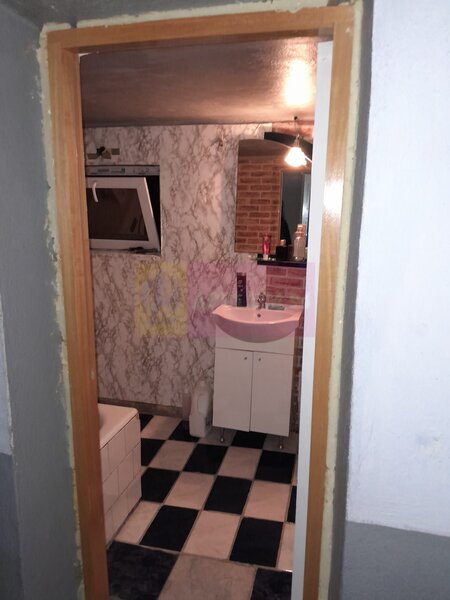 Branesti / IF - casa batraneasca din caramida cu teren de vanzare